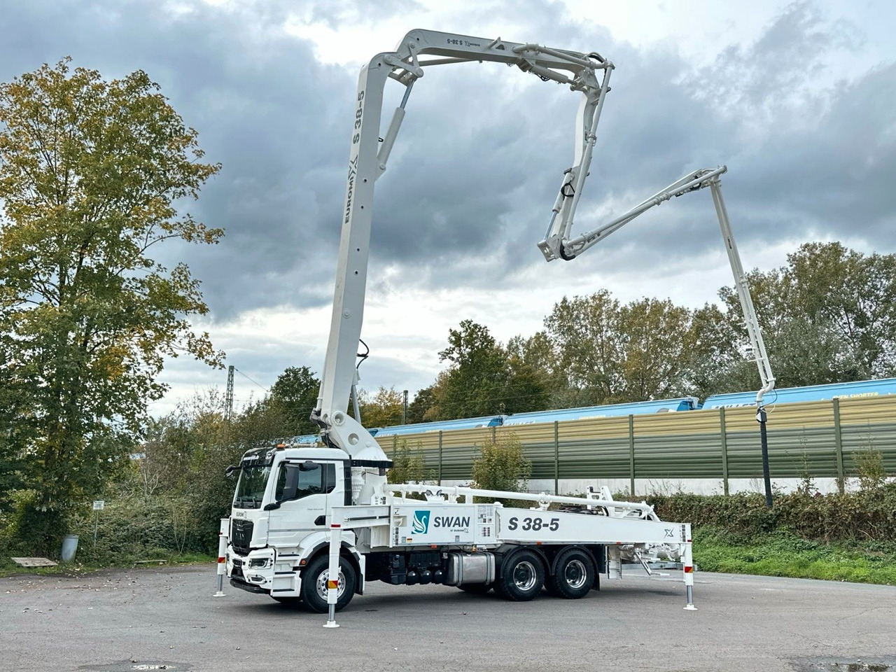 MAN TGS 26.510 6x4 SWAN TSP 38-5 160RZ ( 38m ) MAN TGS 26.510 6x4 SWAN TSP 38-5 160RZ ( 38m ) - Mikser za beton: slika 4 MAN TGS 26.510 6x4 SWAN TSP 38-5 160RZ ( 38m ) MAN TGS 26.510 6x4 SWAN TSP 38-5 160RZ ( 38m ) - Mikser za beton: slika 4
