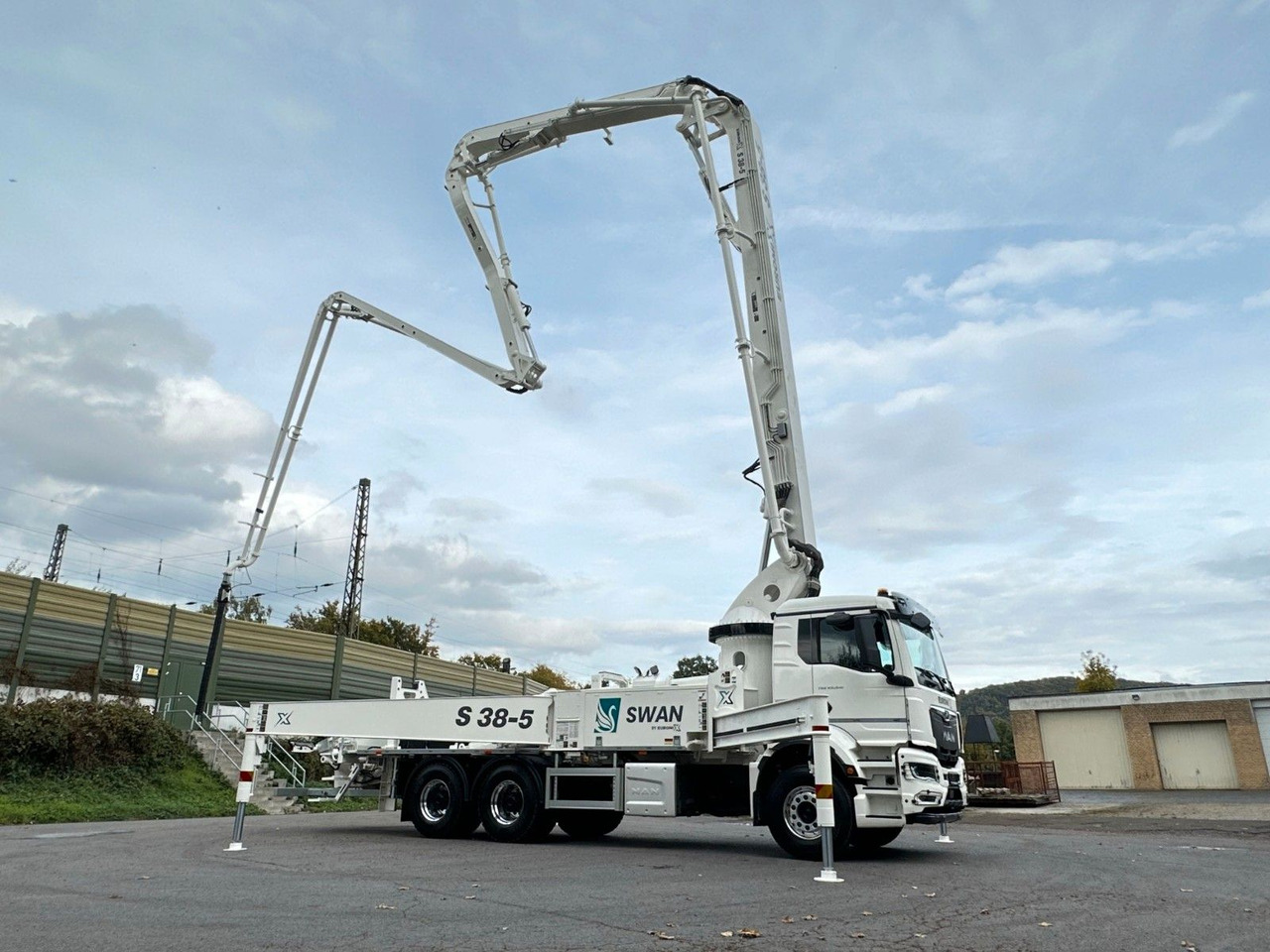 MAN TGS 26.510 6x4 SWAN TSP 38-5 160RZ ( 38m ) MAN TGS 26.510 6x4 SWAN TSP 38-5 160RZ ( 38m ) - Mikser za beton: slika 1 MAN TGS 26.510 6x4 SWAN TSP 38-5 160RZ ( 38m ) MAN TGS 26.510 6x4 SWAN TSP 38-5 160RZ ( 38m ) - Mikser za beton: slika 1