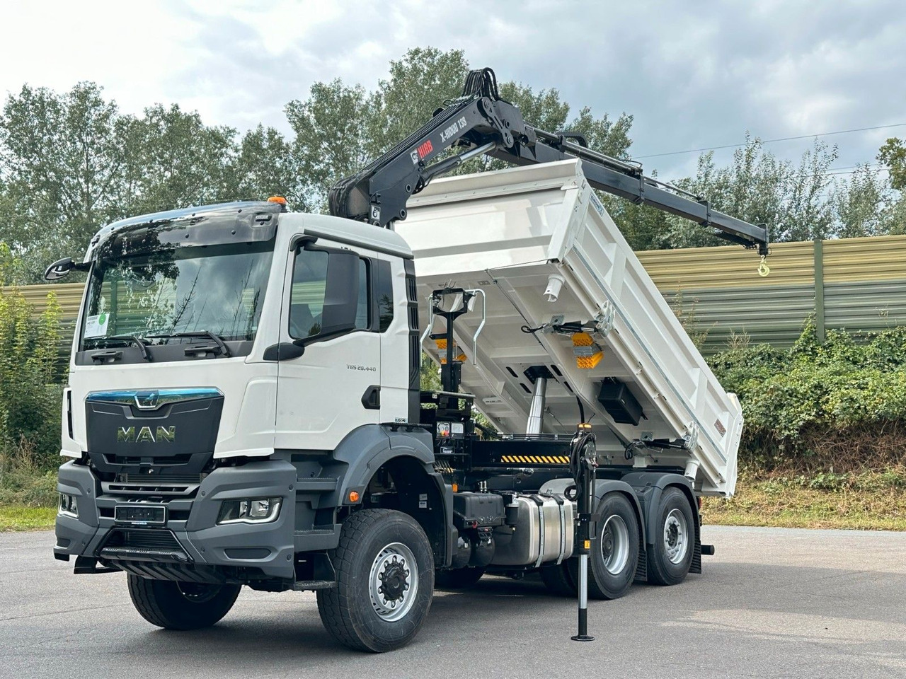 MAN TGS 28.440 6x4-4/3-Seiten- Kipper / Hiab 138-3 MAN TGS 28.440 6x4-4/3-Seiten- Kipper / Hiab 138-3 - Istovarivač, Kamion sa dizalicom: slika 1 MAN TGS 28.440 6x4-4/3-Seiten- Kipper / Hiab 138-3 MAN TGS 28.440 6x4-4/3-Seiten- Kipper / Hiab 138-3 - Istovarivač, Kamion sa dizalicom: slika 1