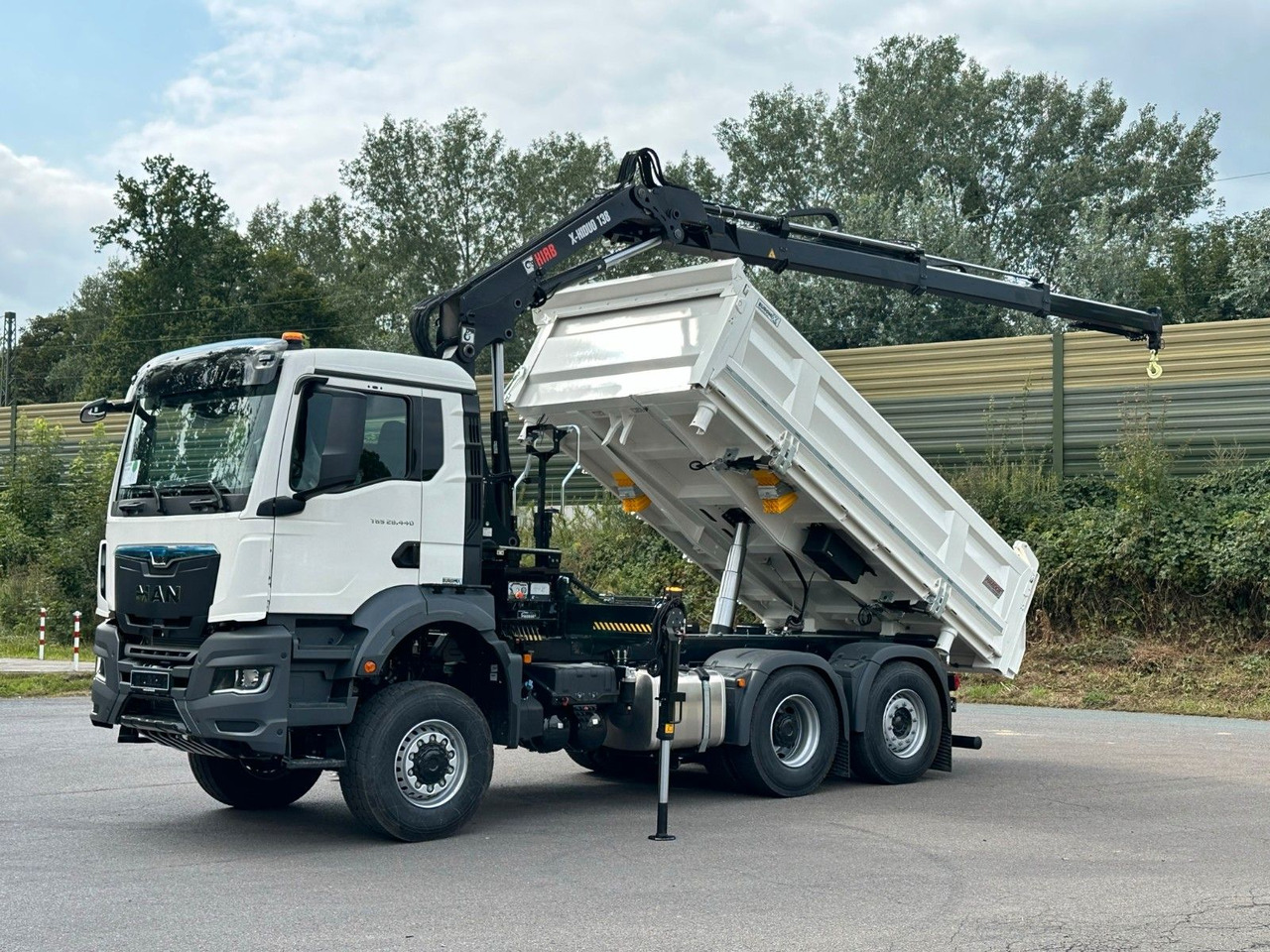 MAN TGS 28.440 6x4-4/3-Seiten- Kipper / Hiab 138-3 - Istovarivač, Kamion sa dizalicom: slika 1 MAN TGS 28.440 6x4-4/3-Seiten- Kipper / Hiab 138-3 - Istovarivač, Kamion sa dizalicom: slika 1