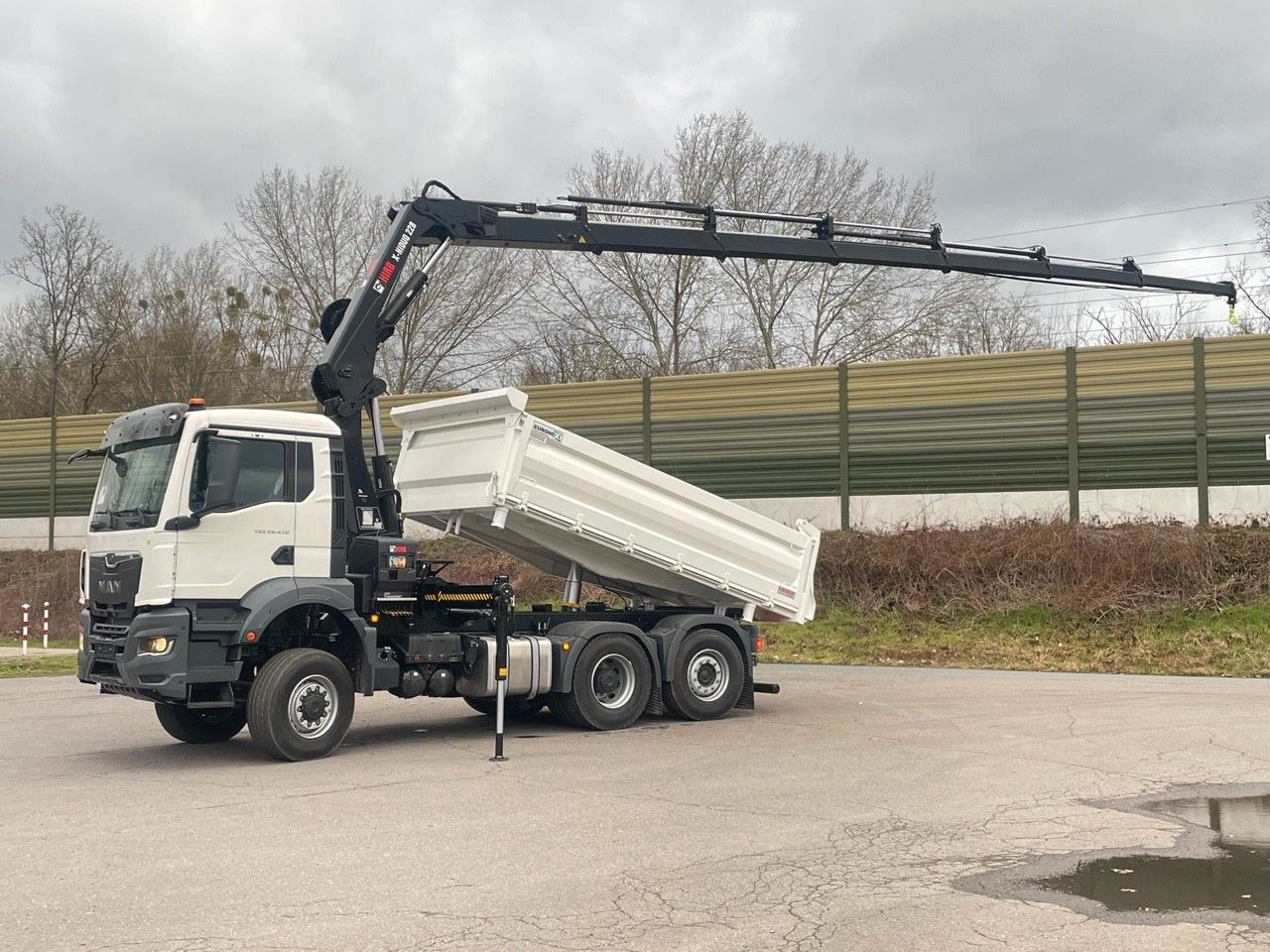 MAN TGS 28.440 6x4-4/3-Seiten- Kipper / Hiab 228-6 MAN TGS 28.440 6x4-4/3-Seiten- Kipper / Hiab 228-6 - Istovarivač, Kamion sa dizalicom: slika 5 MAN TGS 28.440 6x4-4/3-Seiten- Kipper / Hiab 228-6 MAN TGS 28.440 6x4-4/3-Seiten- Kipper / Hiab 228-6 - Istovarivač, Kamion sa dizalicom: slika 5