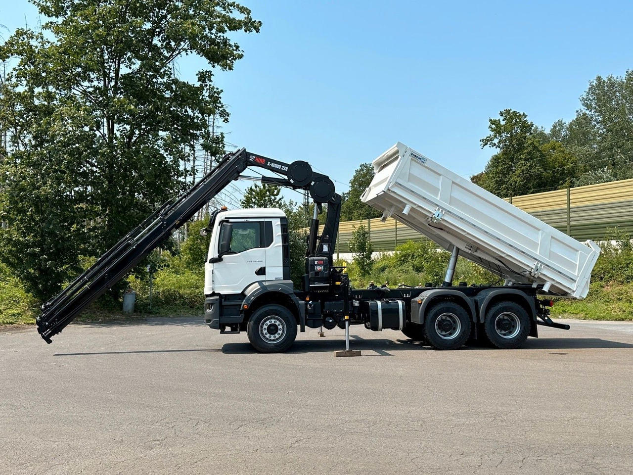 MAN TGS 33.440 6x4 /3-Seiten- Kipper / HIAB 228-6 - Istovarivač, Kamion sa dizalicom: slika 2 MAN TGS 33.440 6x4 /3-Seiten- Kipper / HIAB 228-6 - Istovarivač, Kamion sa dizalicom: slika 2