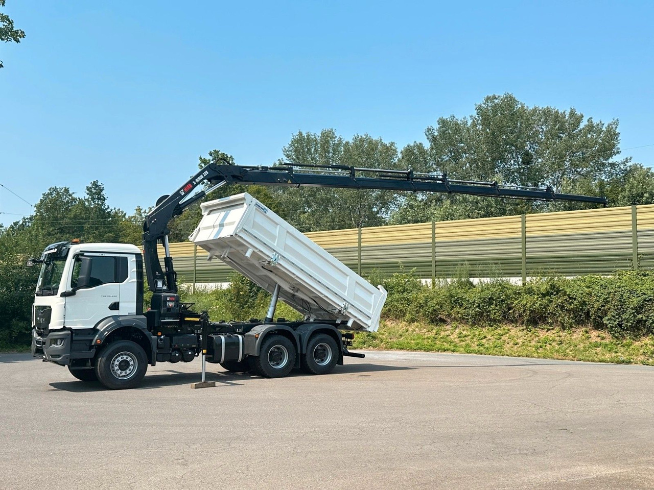 MAN TGS 33.440 6x4 /3-Seiten- Kipper / HIAB 228-6 - Istovarivač, Kamion sa dizalicom: slika 4 MAN TGS 33.440 6x4 /3-Seiten- Kipper / HIAB 228-6 - Istovarivač, Kamion sa dizalicom: slika 4