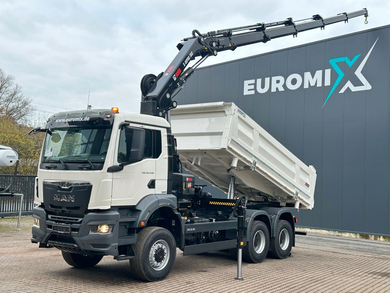 MAN TGS 33.440 6x6 /3-Seiten- Kipper / Kran HIAB 302 - Istovarivač, Kamion sa dizalicom: slika 1 MAN TGS 33.440 6x6 /3-Seiten- Kipper / Kran HIAB 302 - Istovarivač, Kamion sa dizalicom: slika 1