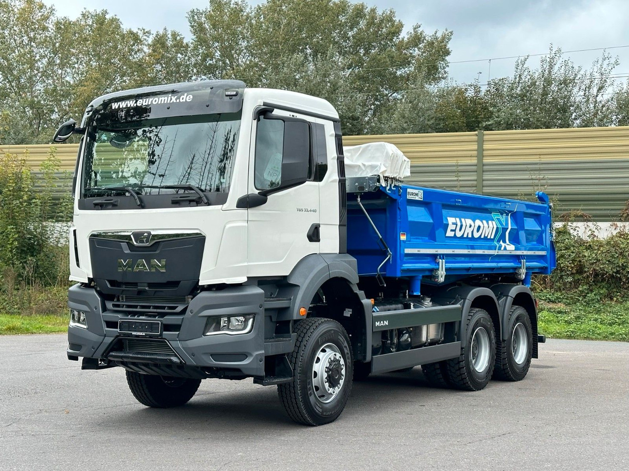MAN TGS 33.440 6x6 /Euro6 3-Seiten-Kipper EuromixMTP - Istovarivač: slika 1 MAN TGS 33.440 6x6 /Euro6 3-Seiten-Kipper EuromixMTP - Istovarivač: slika 1