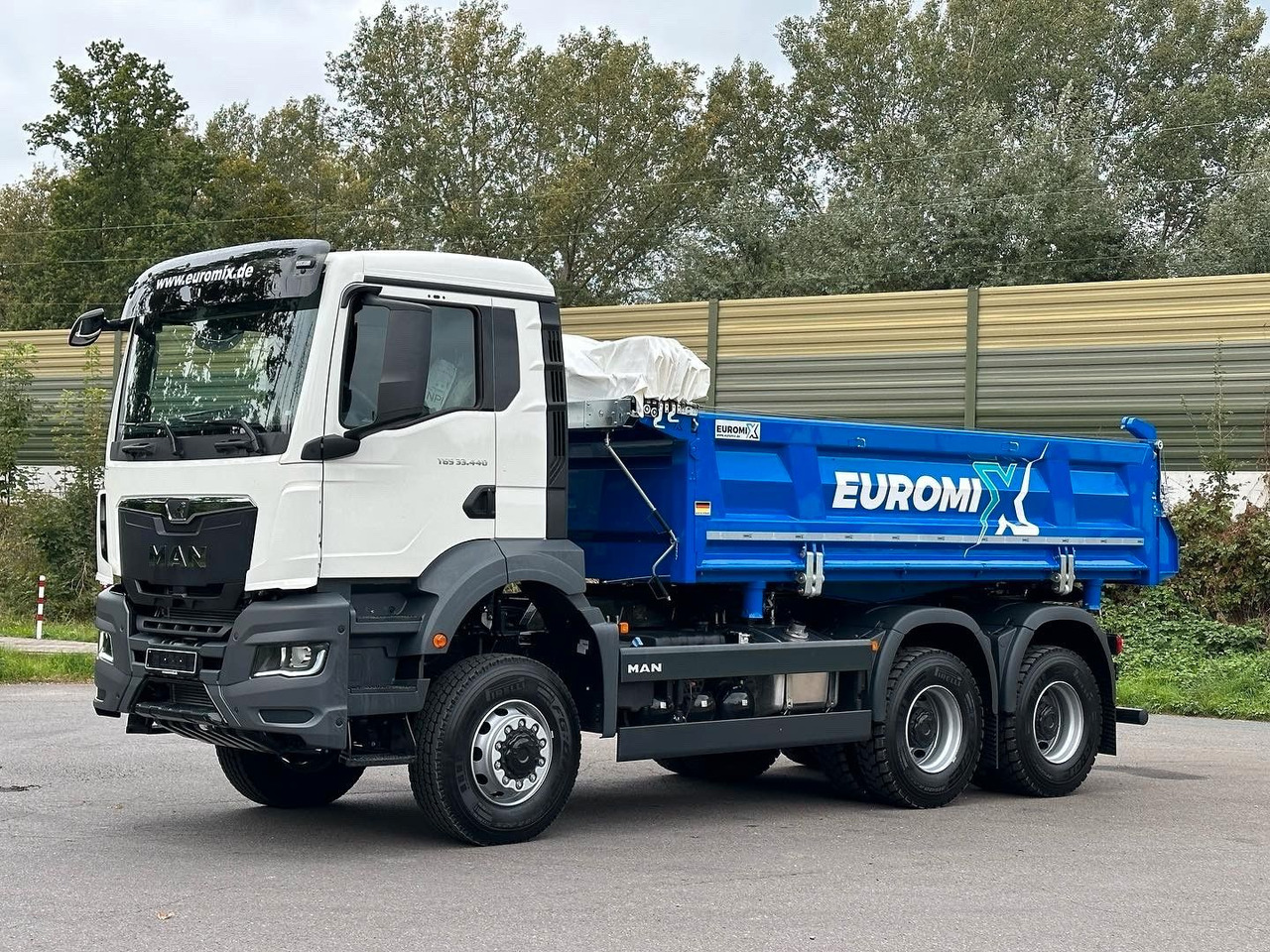 MAN TGS 33.440 6x6 /Euro6 3-Seiten-Kipper EuromixMTP - Istovarivač: slika 2 MAN TGS 33.440 6x6 /Euro6 3-Seiten-Kipper EuromixMTP - Istovarivač: slika 2