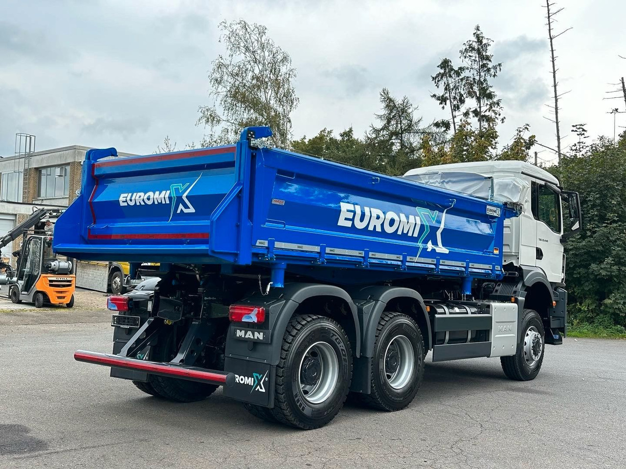 MAN TGS 33.440 6x6 /Euro6 3-Seiten-Kipper EuromixMTP - Istovarivač: slika 5 MAN TGS 33.440 6x6 /Euro6 3-Seiten-Kipper EuromixMTP - Istovarivač: slika 5