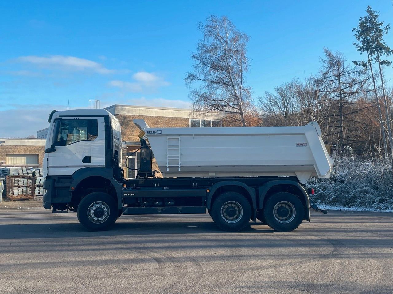 MAN TGS 33.440 6x6 /Euro6e Mulden-Kipper EuromixMTP - Istovarivač: slika 4 MAN TGS 33.440 6x6 /Euro6e Mulden-Kipper EuromixMTP - Istovarivač: slika 4