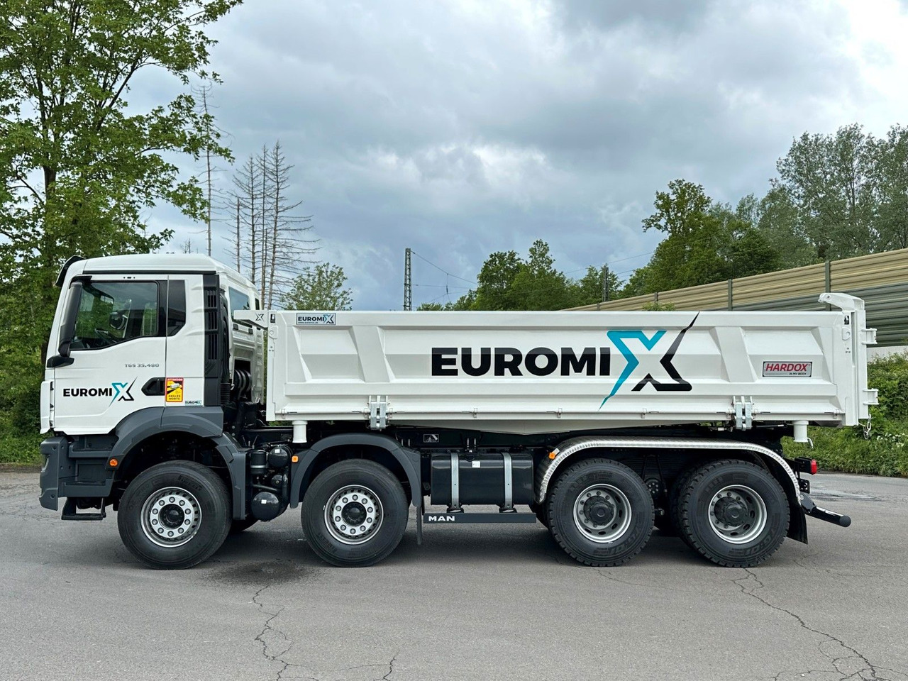 MAN TGS 35.480 8x4 EuromixMTP 2-Seiten-Kipper MAN TGS 35.480 8x4 EuromixMTP 2-Seiten-Kipper - Istovarivač: slika 4 MAN TGS 35.480 8x4 EuromixMTP 2-Seiten-Kipper MAN TGS 35.480 8x4 EuromixMTP 2-Seiten-Kipper - Istovarivač: slika 4