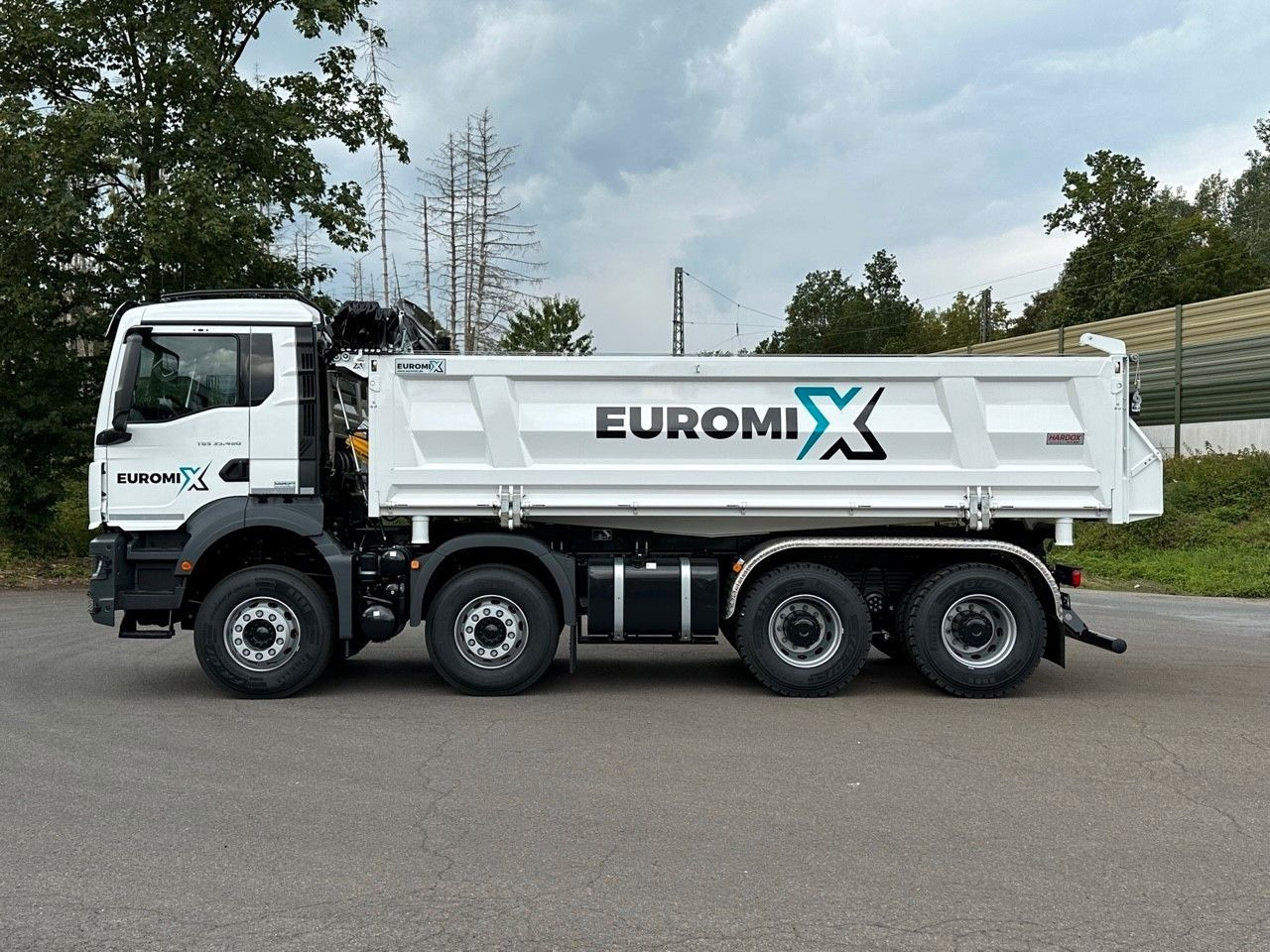 MAN TGS 35.480 8x4 EuromixMTP 3-Seiten-Kipper MAN TGS 35.480 8x4 EuromixMTP 3-Seiten-Kipper - Istovarivač: slika 4 MAN TGS 35.480 8x4 EuromixMTP 3-Seiten-Kipper MAN TGS 35.480 8x4 EuromixMTP 3-Seiten-Kipper - Istovarivač: slika 4