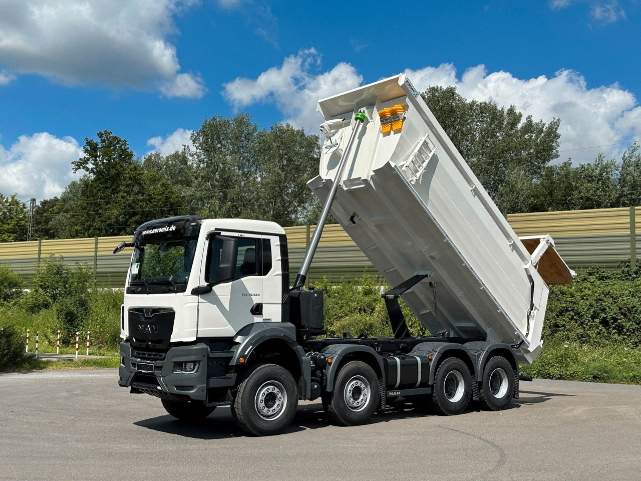 MAN TGS 37.520 8x4 EuromixMTP Mulden Kipper - Istovarivač: slika 1 MAN TGS 37.520 8x4 EuromixMTP Mulden Kipper - Istovarivač: slika 1