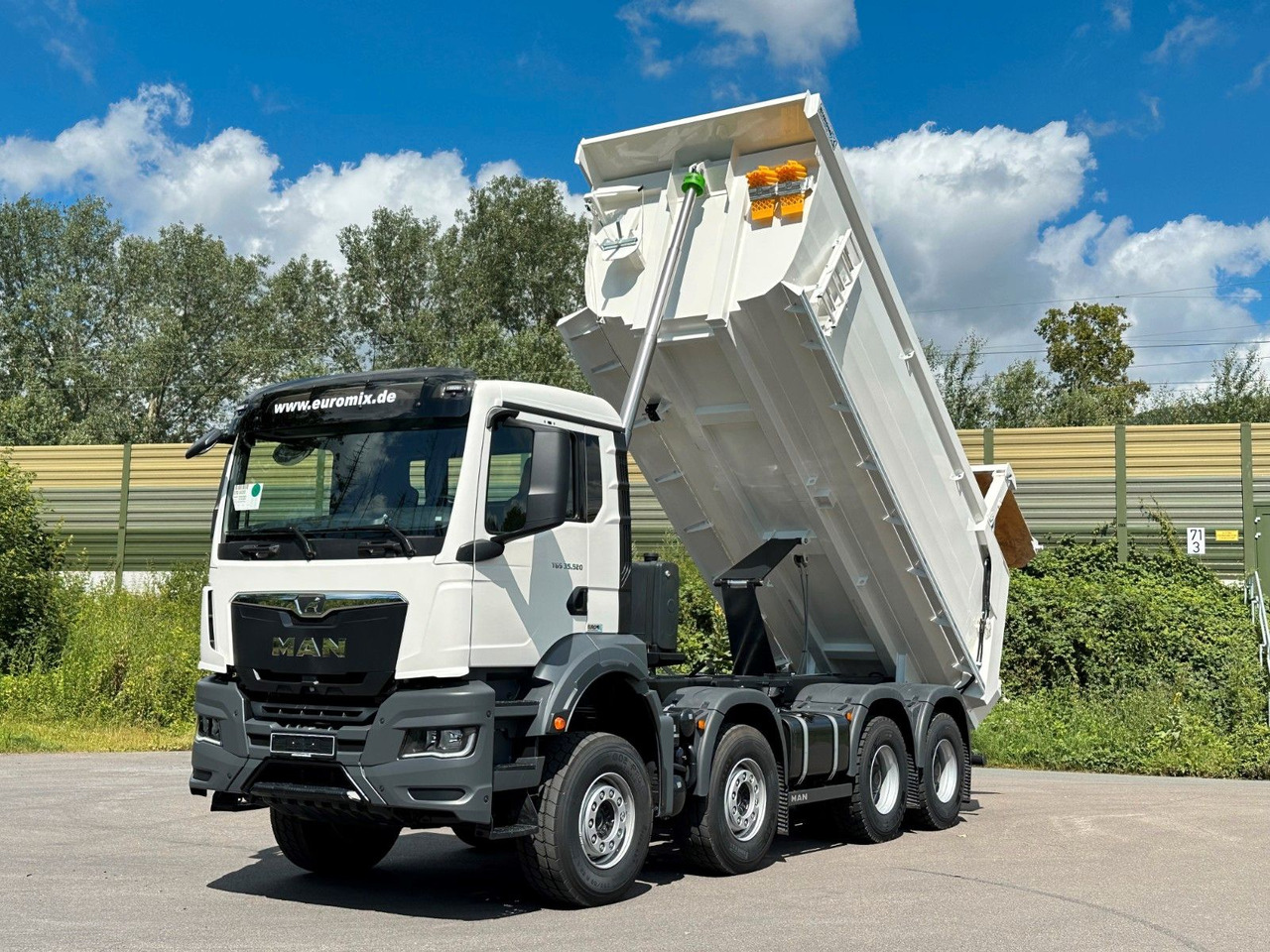 MAN TGS 37.520 8x4 EuromixMTP Mulden Kipper - Istovarivač: slika 2 MAN TGS 37.520 8x4 EuromixMTP Mulden Kipper - Istovarivač: slika 2