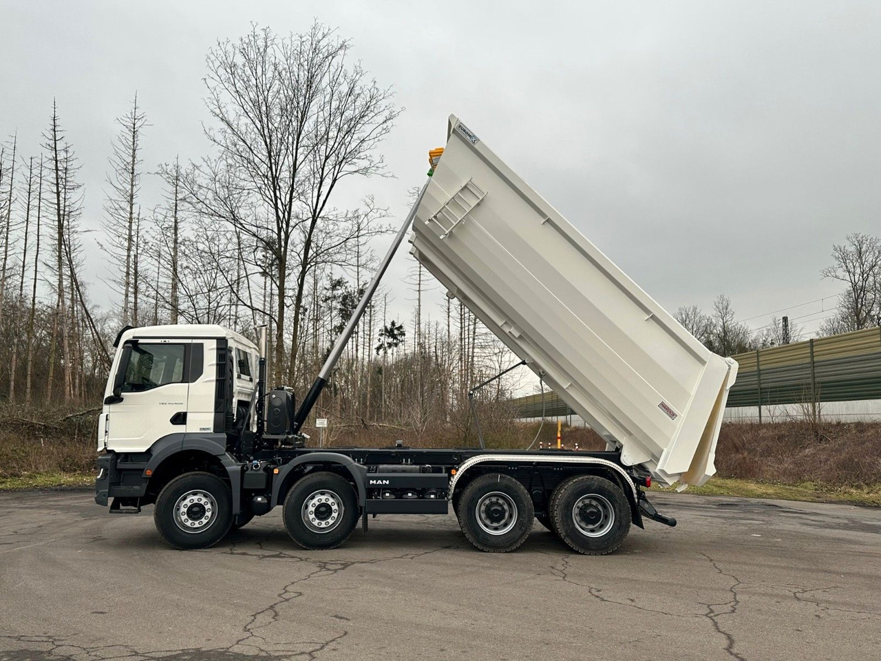 MAN TGS 41.400 8x4 / EUROMIX MTP 20m³/ EURO 5 - Kamion za utovaranje kontejnera: slika 4 MAN TGS 41.400 8x4 / EUROMIX MTP 20m³/ EURO 5 - Kamion za utovaranje kontejnera: slika 4