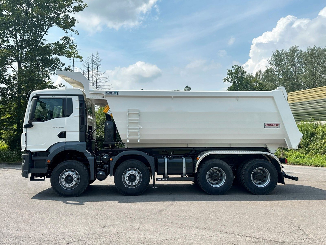 MAN TGS 41.440 8x4 EuromixMTP Mulden-Kipper - Istovarivač: slika 2 MAN TGS 41.440 8x4 EuromixMTP Mulden-Kipper - Istovarivač: slika 2