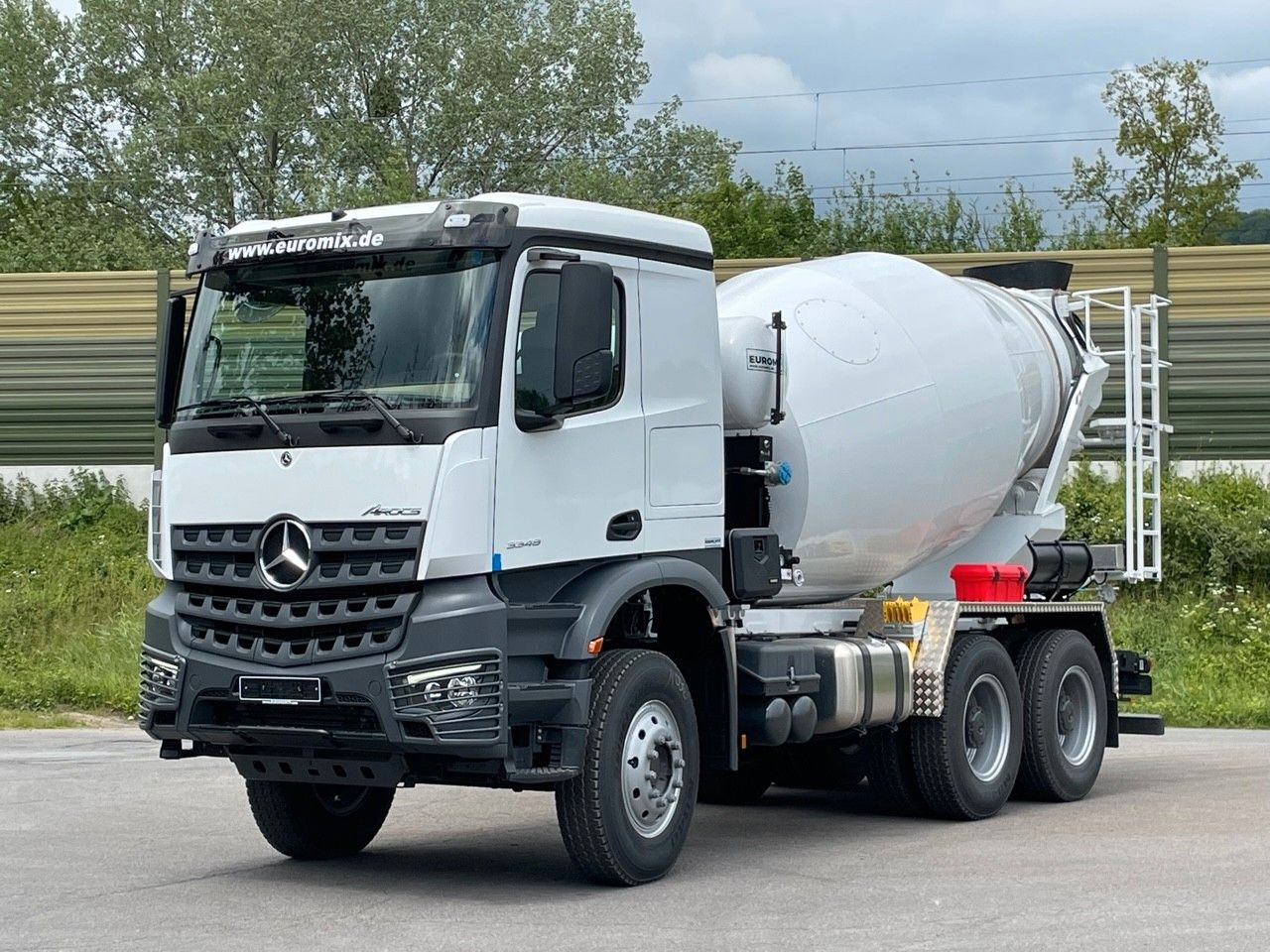 Mercedes-Benz 3348 6X4 Arcos 5 EuromixMTP EM 9 R - Mikser za beton: slika 2 Mercedes-Benz 3348 6X4 Arcos 5 EuromixMTP EM 9 R - Mikser za beton: slika 2