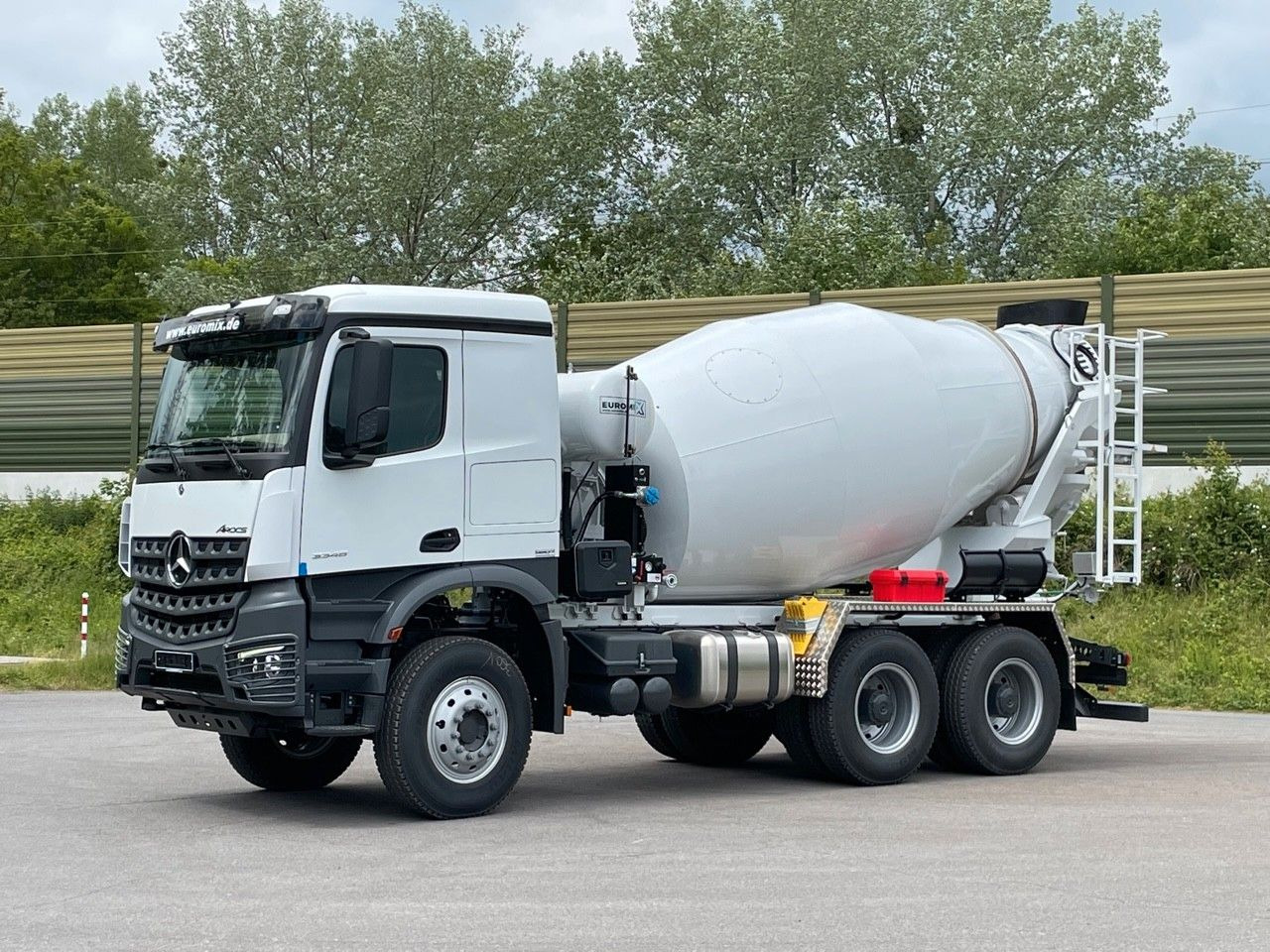 Mercedes-Benz 3348 6X4 Arcos 5 EuromixMTP EM 9 R - Mikser za beton: slika 2 Mercedes-Benz 3348 6X4 Arcos 5 EuromixMTP EM 9 R - Mikser za beton: slika 2