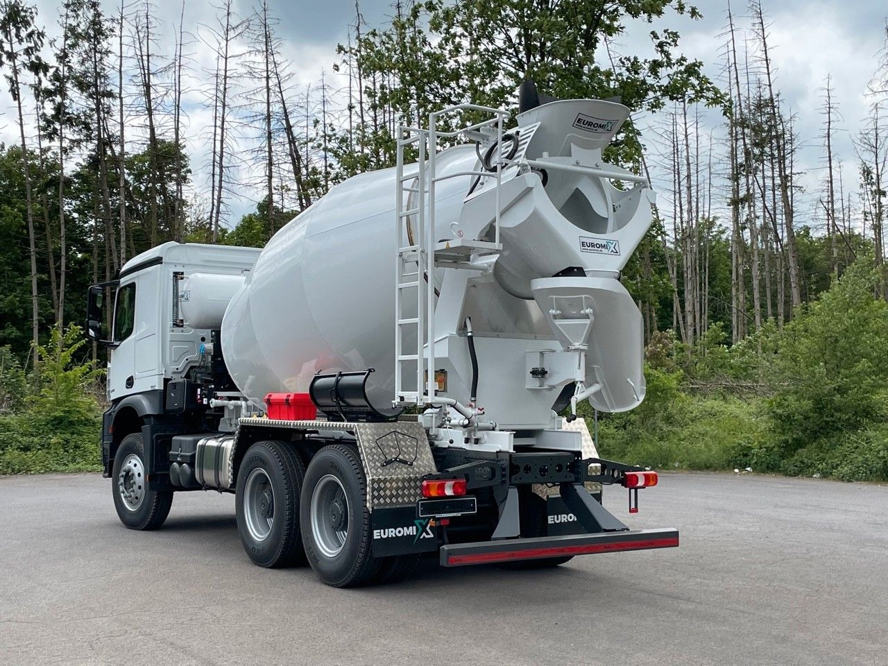 Mercedes-Benz 3348 6X4 Arcos 5 EuromixMTP EM 9 R - Mikser za beton: slika 4 Mercedes-Benz 3348 6X4 Arcos 5 EuromixMTP EM 9 R - Mikser za beton: slika 4