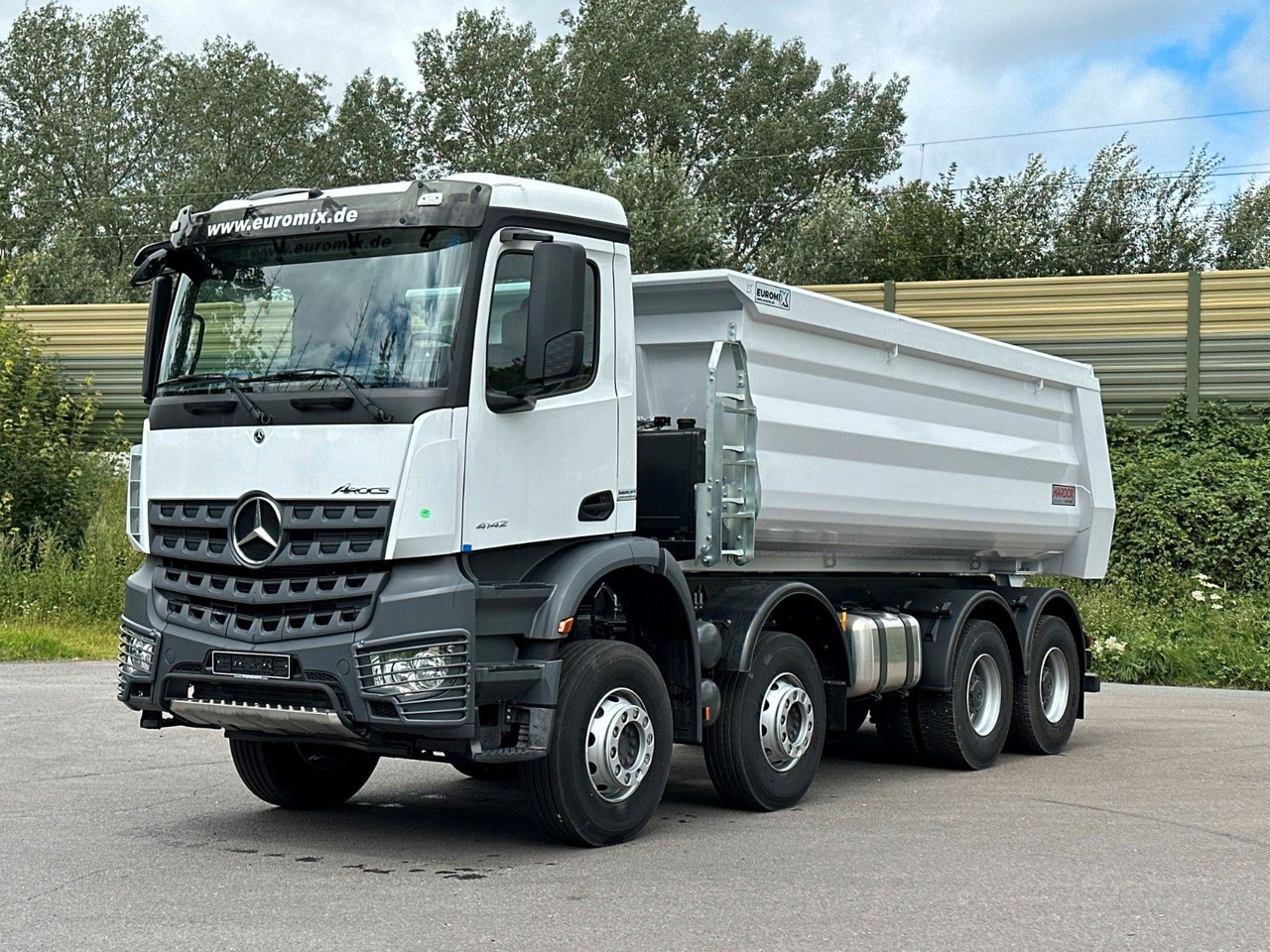 Mercedes-Benz 4142 8X4 Mulden- Kipper - EuromixMTP - Istovarivač: slika 2 Mercedes-Benz 4142 8X4 Mulden- Kipper - EuromixMTP - Istovarivač: slika 2