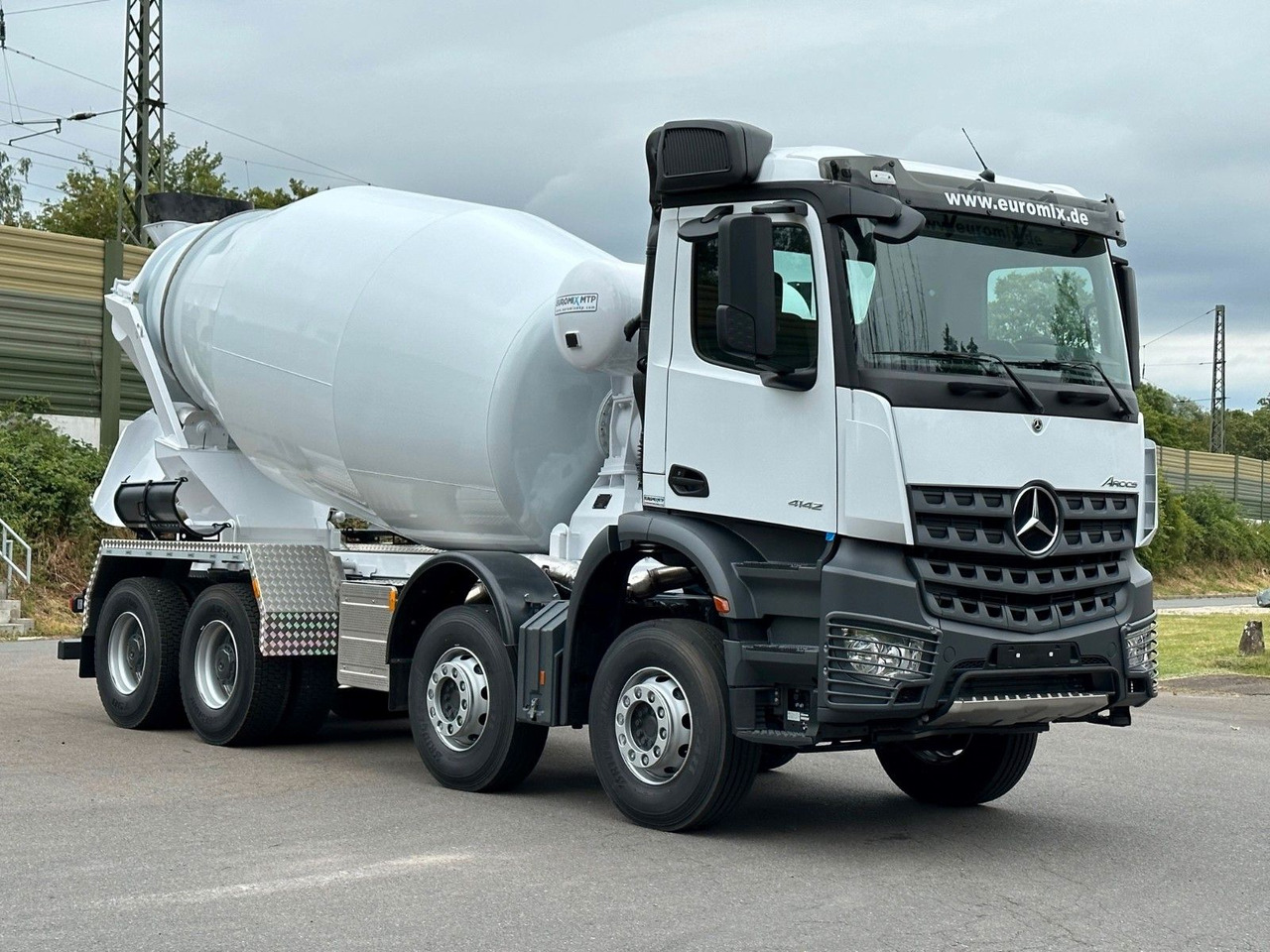 Mercedes-Benz AROCS 5 4142 B 8X4 Euro 3 EuromixMTP EM 10 - Mikser za beton: slika 1 Mercedes-Benz AROCS 5 4142 B 8X4 Euro 3 EuromixMTP EM 10 - Mikser za beton: slika 1