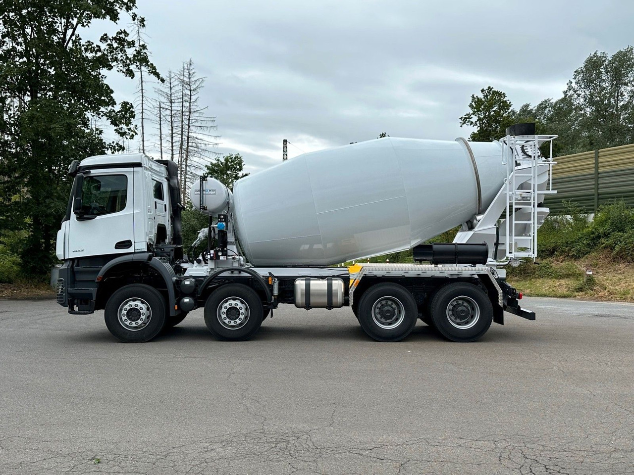 Mercedes-Benz AROCS 5 4142 B 8X4 Euro 3 EuromixMTP EM 10 - Mikser za beton: slika 5 Mercedes-Benz AROCS 5 4142 B 8X4 Euro 3 EuromixMTP EM 10 - Mikser za beton: slika 5