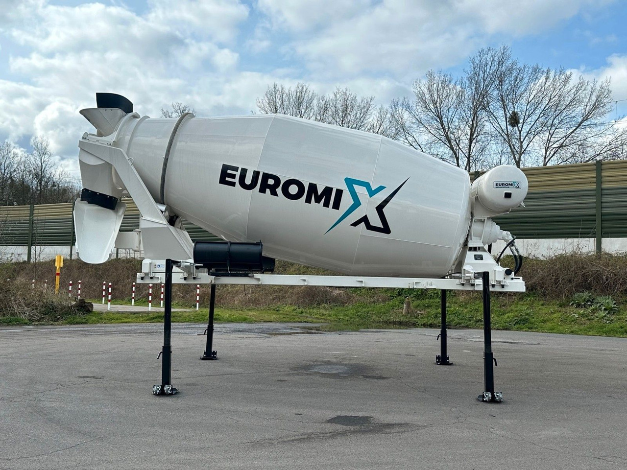 Volvo EuromixMTP Fahrmischer Aufbauten Volvo EuromixMTP Fahrmischer Aufbauten - Mikser za beton: slika 5 Volvo EuromixMTP Fahrmischer Aufbauten Volvo EuromixMTP Fahrmischer Aufbauten - Mikser za beton: slika 5