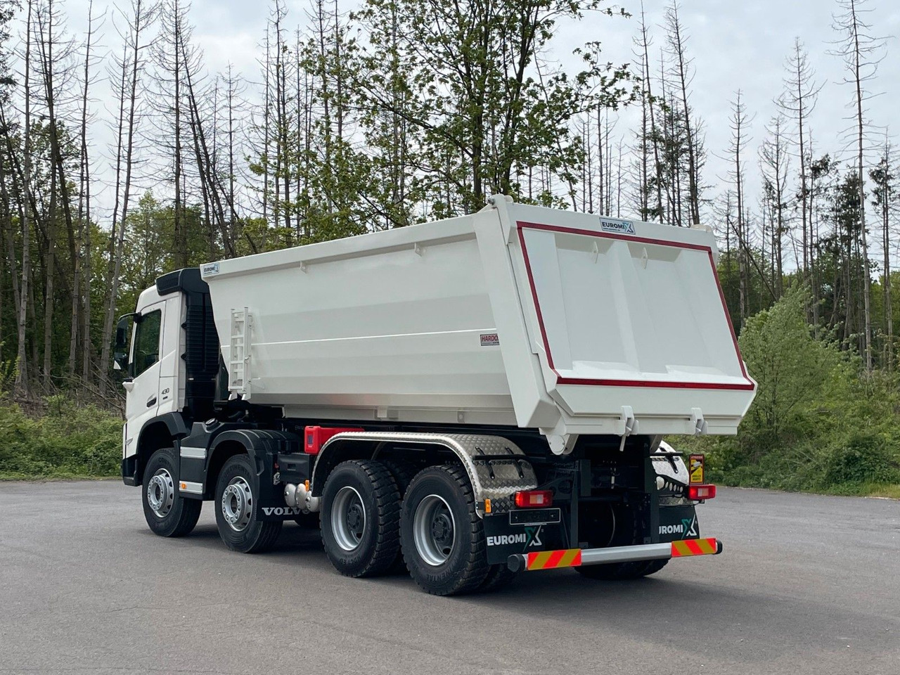 Volvo FMX 460 8x4 EuromixMTP EMK 20m³ Mulden Kipper - Istovarivač: slika 4 Volvo FMX 460 8x4 EuromixMTP EMK 20m³ Mulden Kipper - Istovarivač: slika 4
