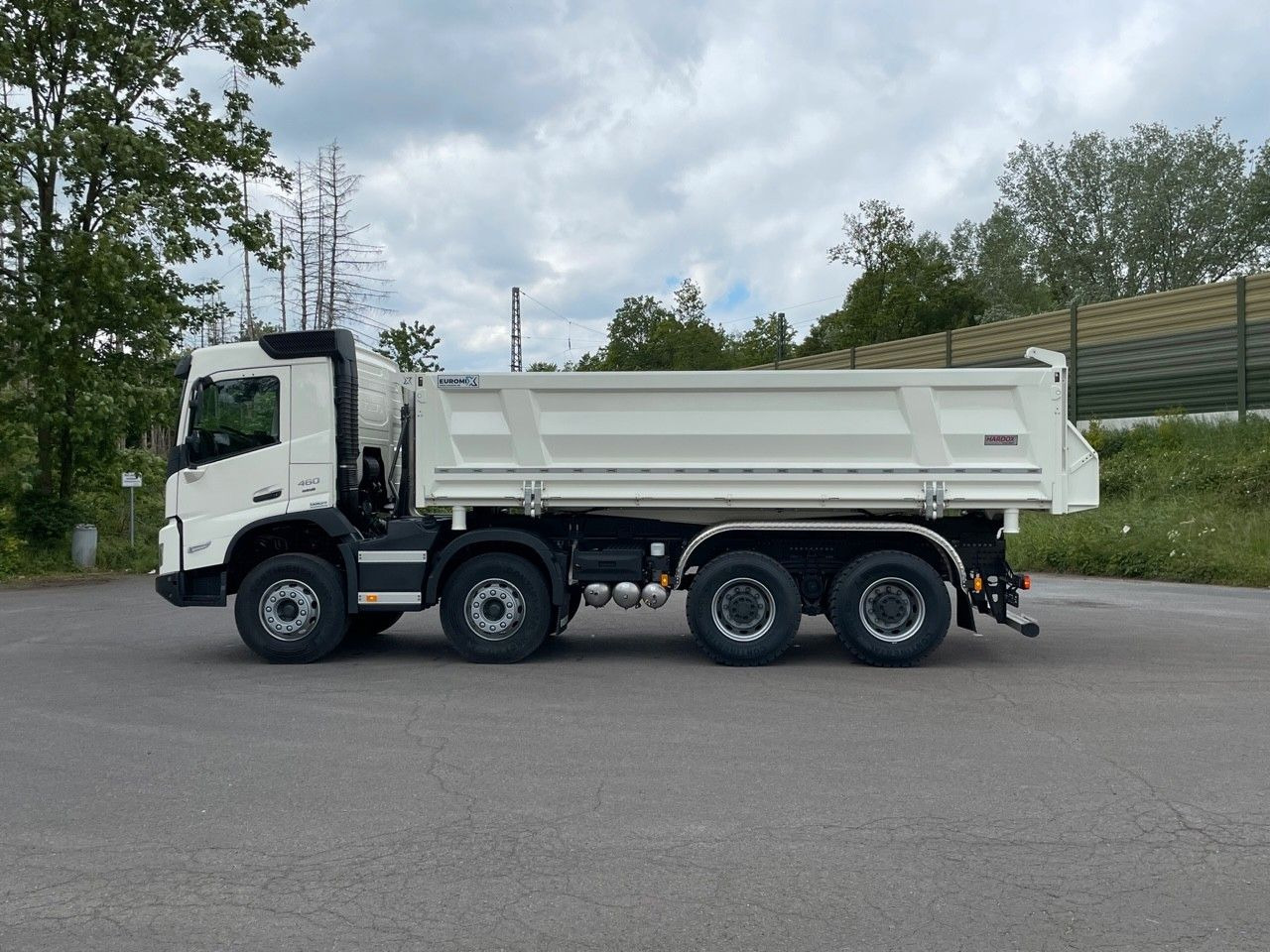 Volvo FMX 460 8x4 / WECHSELSYSTEM KIPPER+MISCHER Volvo FMX 460 8x4 / WECHSELSYSTEM KIPPER+MISCHER - Mikser za beton: slika 3 Volvo FMX 460 8x4 / WECHSELSYSTEM KIPPER+MISCHER Volvo FMX 460 8x4 / WECHSELSYSTEM KIPPER+MISCHER - Mikser za beton: slika 3