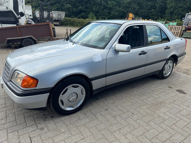 Mercedes-Benz C-Klasse **C250DIESEL+AIRCO** - Limuzina: slika 1 Mercedes-Benz C-Klasse **C250DIESEL+AIRCO** - Limuzina: slika 1