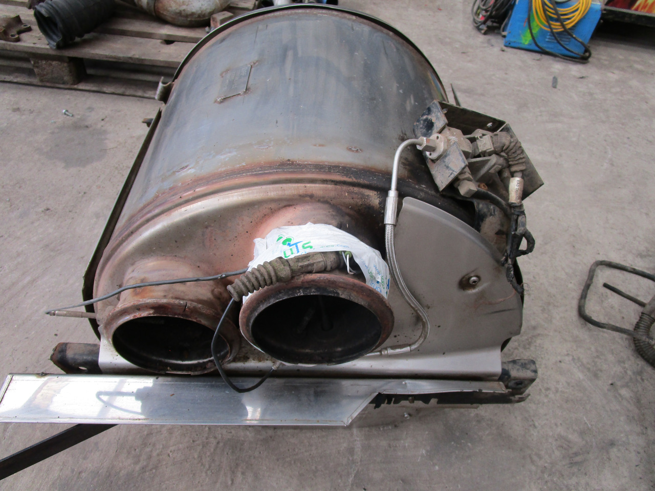 DAF CF 75/85 DPF CAT EXHAUST P/NO 1691063-C1/23985 - Izduvni sistem za Kamion: slika 2 DAF CF 75/85 DPF CAT EXHAUST P/NO 1691063-C1/23985 - Izduvni sistem za Kamion: slika 2