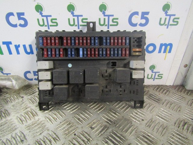 DAF CF 85 FUSEBOARD P/NO 1452112 - Električni sistem za Kamion: slika 1 DAF CF 85 FUSEBOARD P/NO 1452112 - Električni sistem za Kamion: slika 1