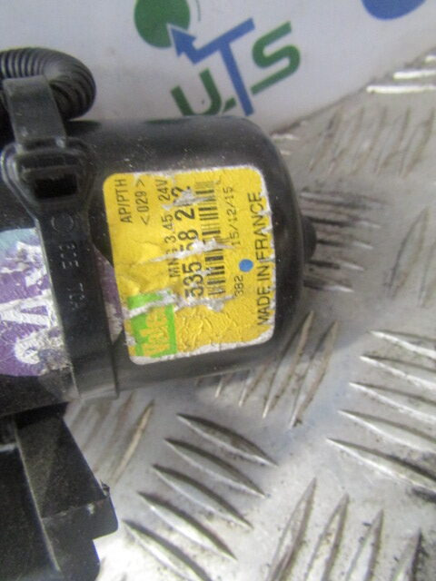 DAF LF 220 WIPER MOTOR ‘VALEO’ P/NO 53558202 - Kabina i enterijer za Kamion: slika 3 DAF LF 220 WIPER MOTOR ‘VALEO’ P/NO 53558202 - Kabina i enterijer za Kamion: slika 3