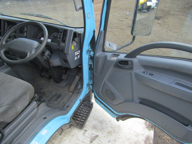 ISUZU N75 CAB (2012) - Kabina za Kamion: slika 3 ISUZU N75 CAB (2012) - Kabina za Kamion: slika 3