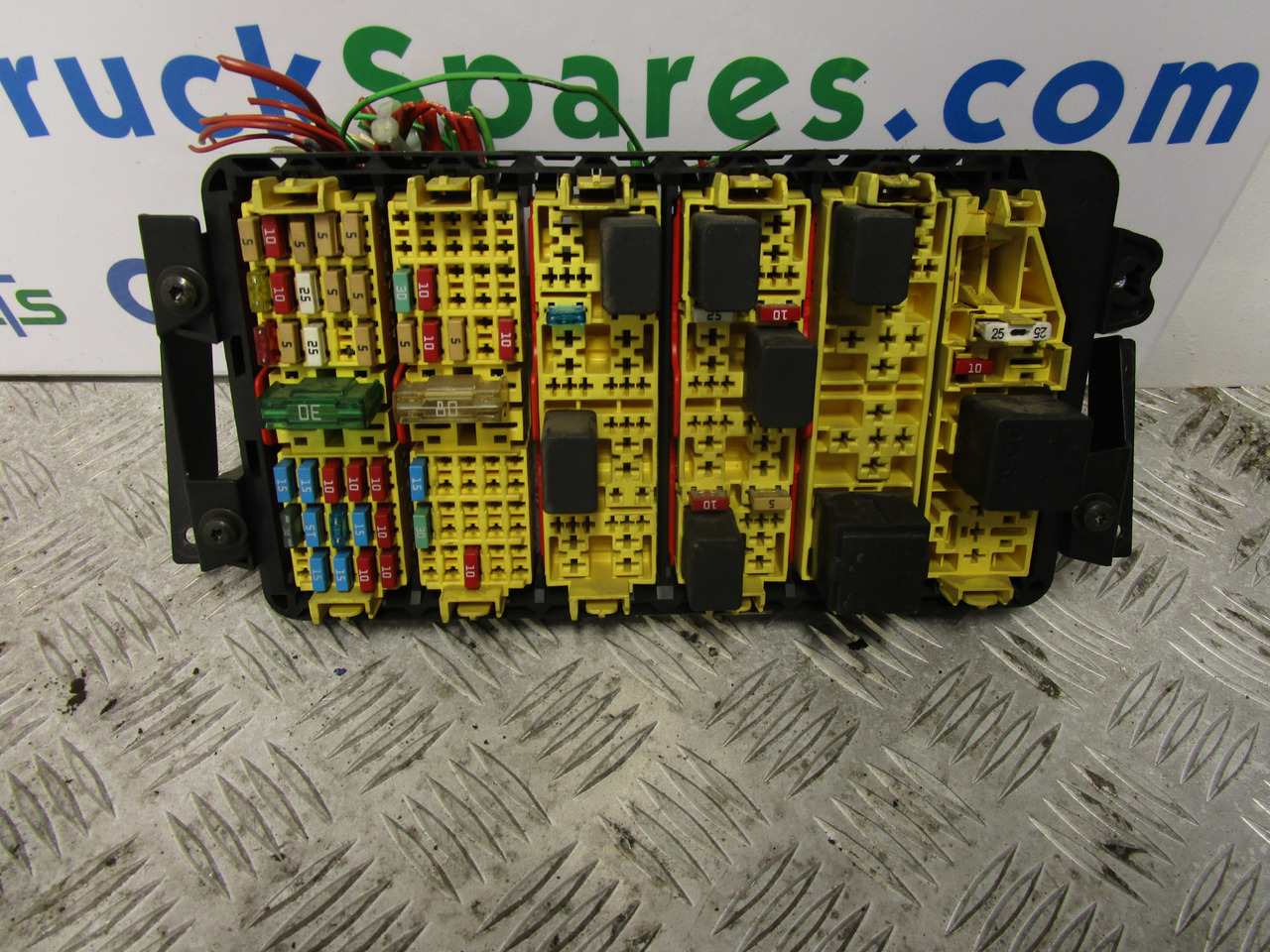 IVECO DAILY 3.0 FUSEBOARD P/NO 284912-2 - Električni sistem za Kamion: slika 1 IVECO DAILY 3.0 FUSEBOARD P/NO 284912-2 - Električni sistem za Kamion: slika 1