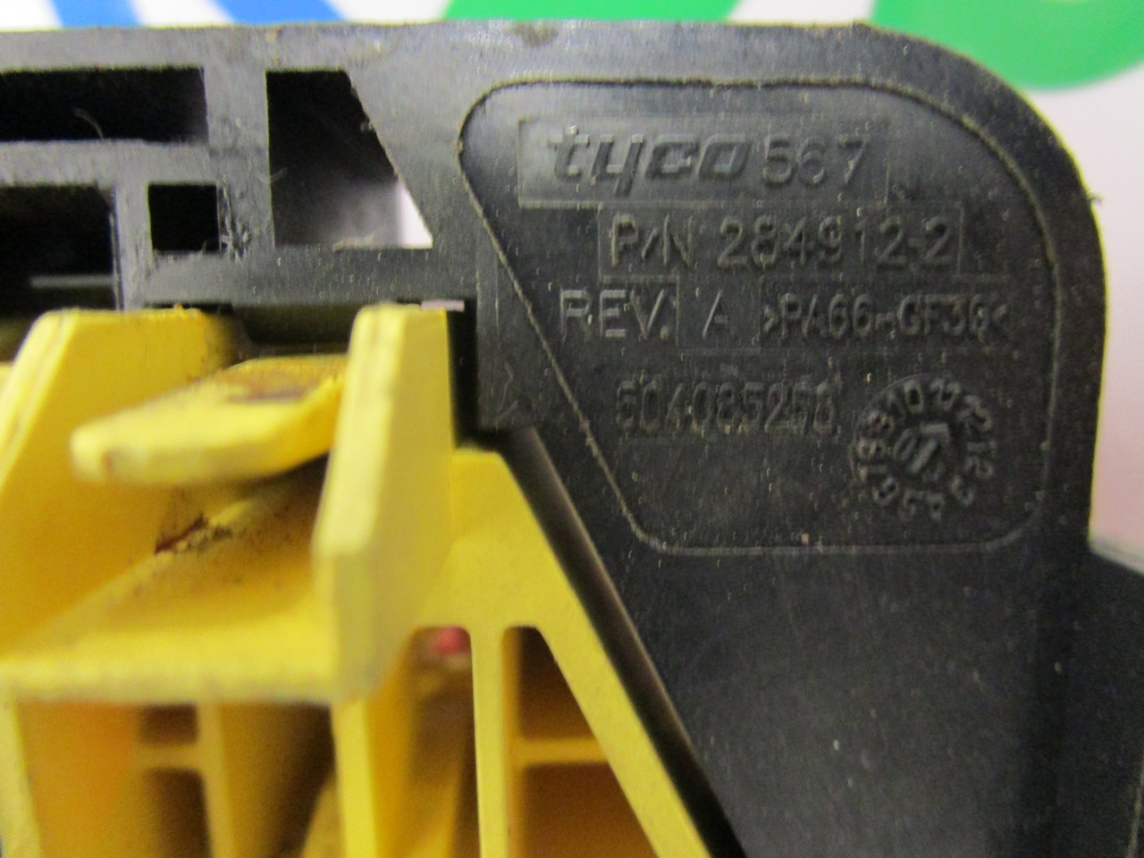 IVECO DAILY 3.0 FUSEBOARD P/NO 284912-2 - Električni sistem za Kamion: slika 2 IVECO DAILY 3.0 FUSEBOARD P/NO 284912-2 - Električni sistem za Kamion: slika 2