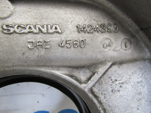SCANIA 144/164 V8 FRONT CRANK CASE COVER P/NO 1424399 - Motor i delovi za Kamion: slika 2 SCANIA 144/164 V8 FRONT CRANK CASE COVER P/NO 1424399 - Motor i delovi za Kamion: slika 2