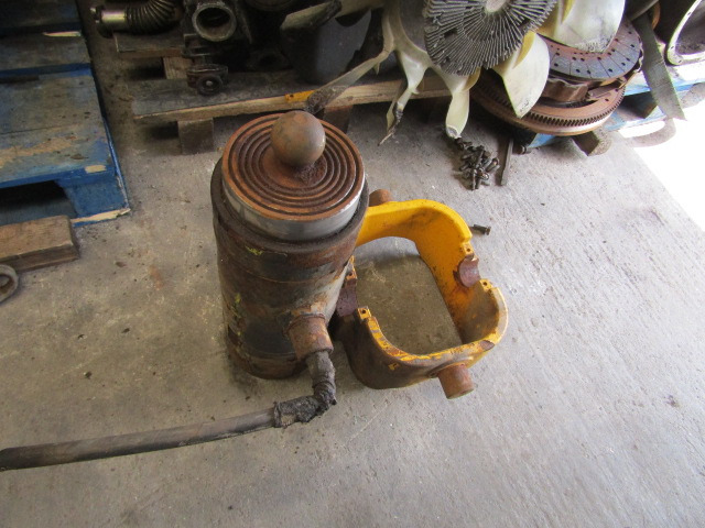 UNDERFLOOR TIPPING RAM 6 STAGE REMOVED FOR 2019 VOLVO FE 18TON TIPPER - Hidraulika za Kamion: slika 2 UNDERFLOOR TIPPING RAM 6 STAGE REMOVED FOR 2019 VOLVO FE 18TON TIPPER - Hidraulika za Kamion: slika 2