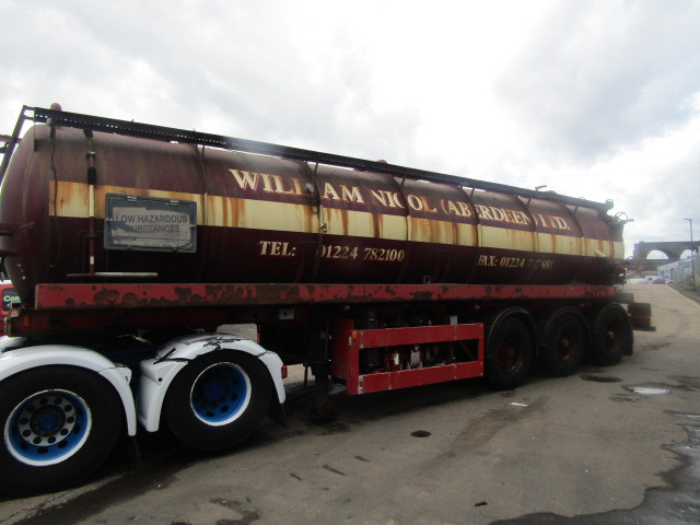 VACUUM TANKER TRAILER TRI AXLE 1996 STEEL TANK FITTED WITH 3CYL PERKINS DONKEY ENGINE - Poluprikolica cisterna: slika 4 VACUUM TANKER TRAILER TRI AXLE 1996 STEEL TANK FITTED WITH 3CYL PERKINS DONKEY ENGINE - Poluprikolica cisterna: slika 4