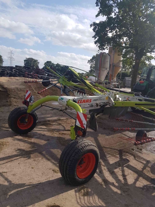 CLAAS Liner 2800 - Prevrtač/ Grabuljač: slika 4 CLAAS Liner 2800 - Prevrtač/ Grabuljač: slika 4