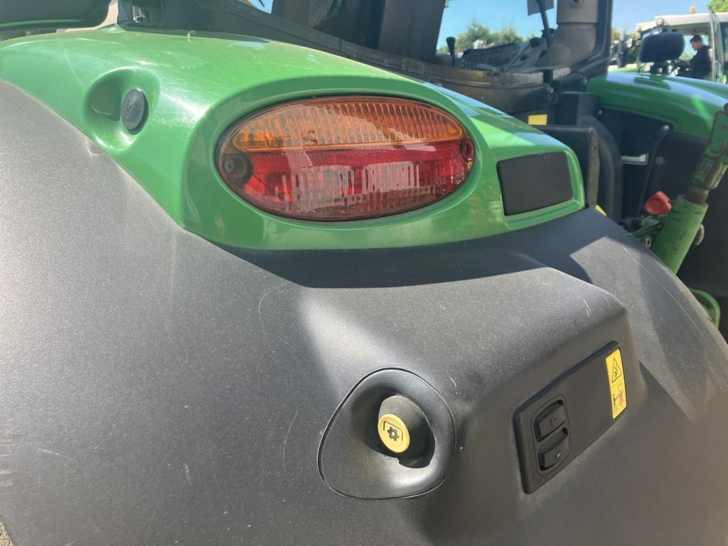 Traktor John Deere 6125R: slika 33