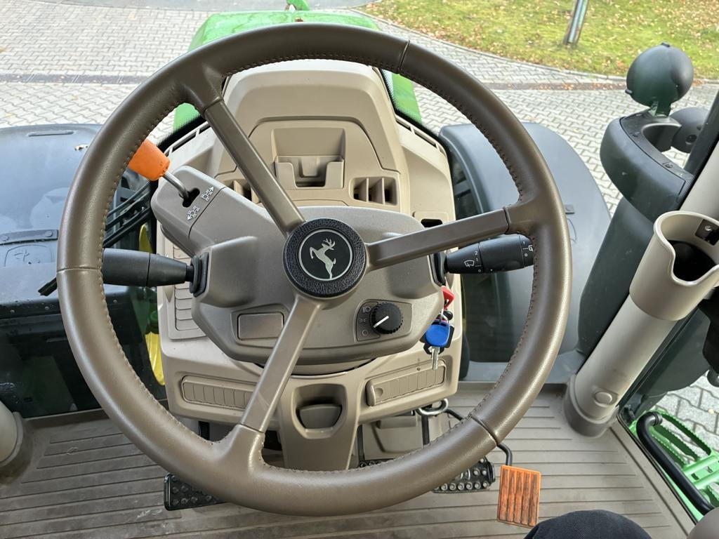 John Deere 6R150 - Traktor: slika 2 John Deere 6R150 - Traktor: slika 2