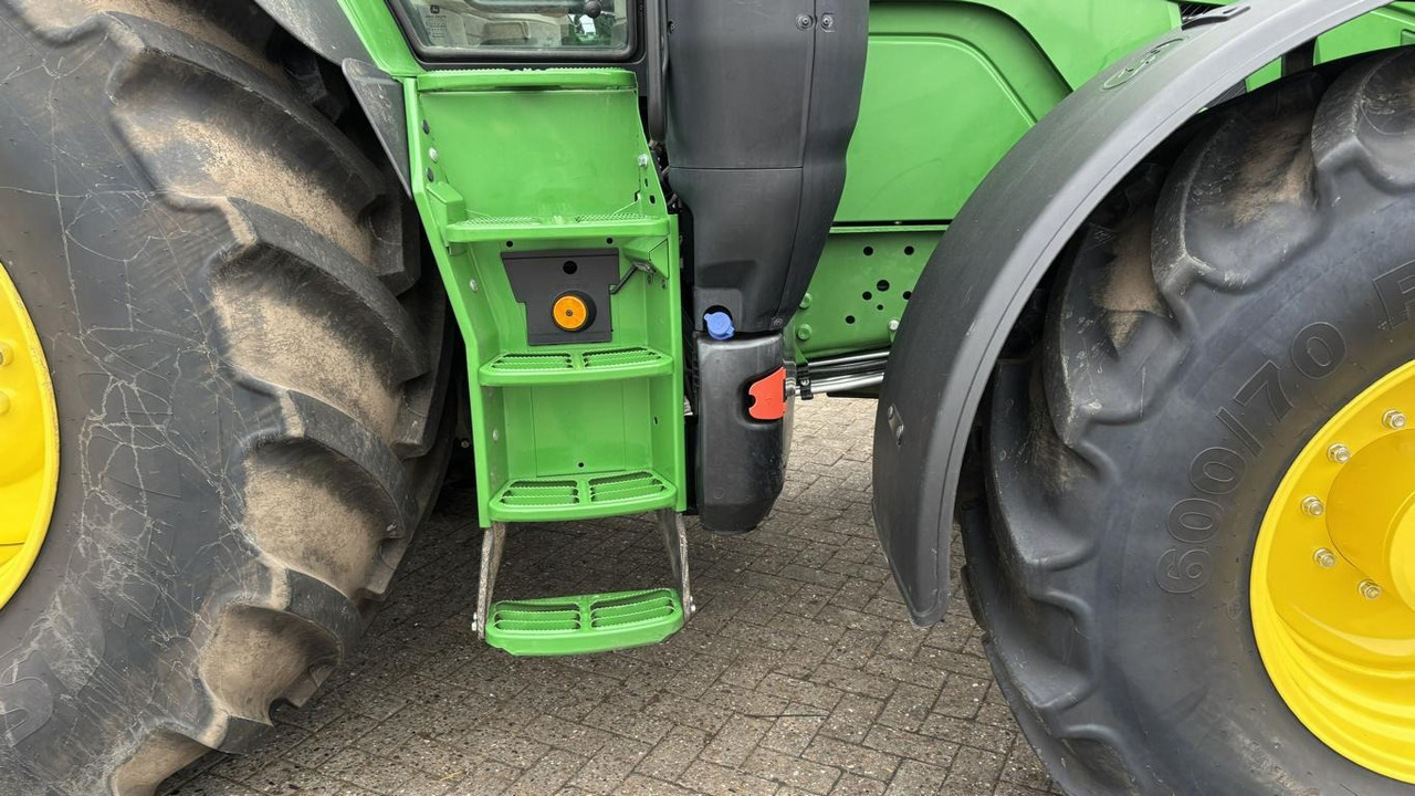 Novu Traktor John Deere 6R215: slika 15 Novu Traktor John Deere 6R215: slika 15
