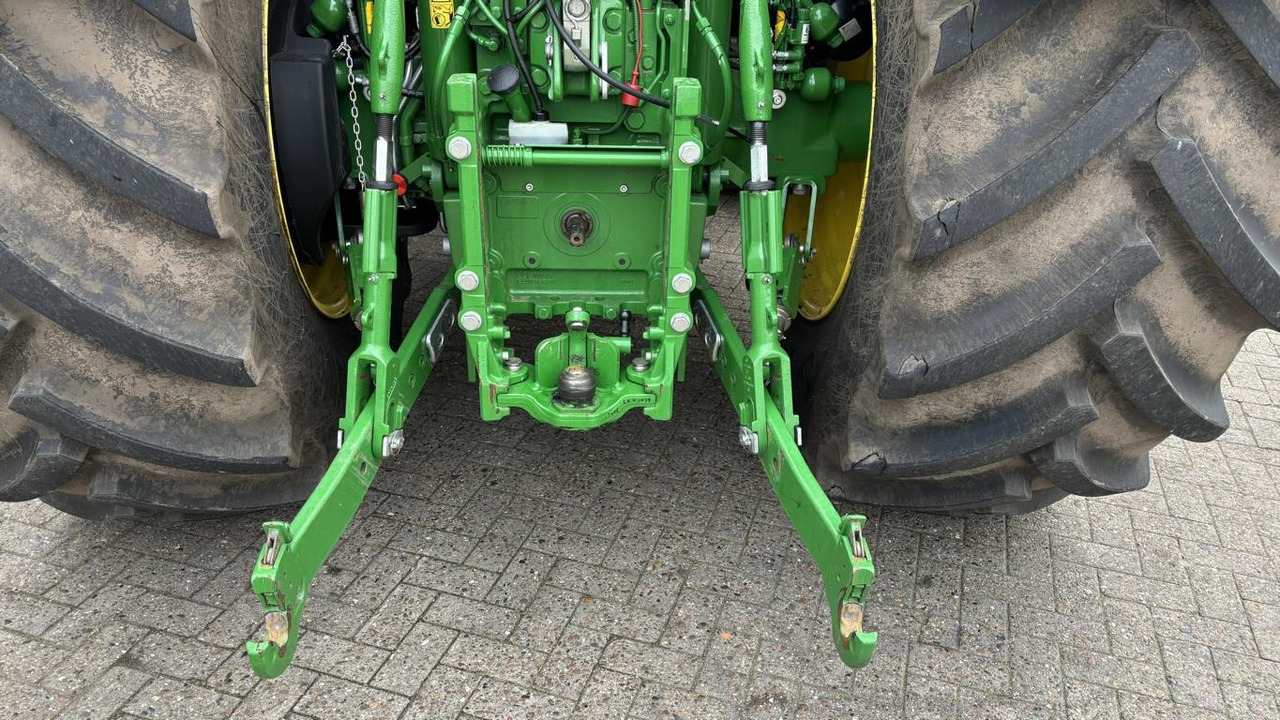 Novu Traktor John Deere 6R215: slika 10 Novu Traktor John Deere 6R215: slika 10