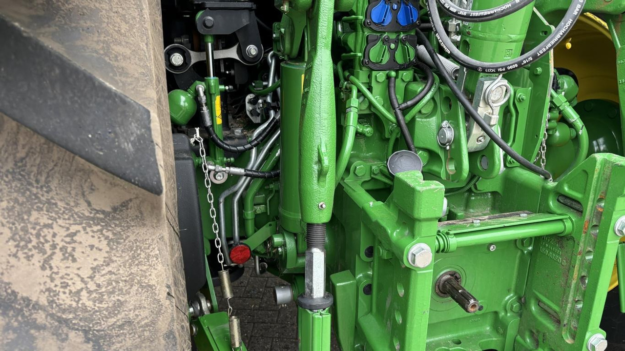Novu Traktor John Deere 6R215: slika 8 Novu Traktor John Deere 6R215: slika 8