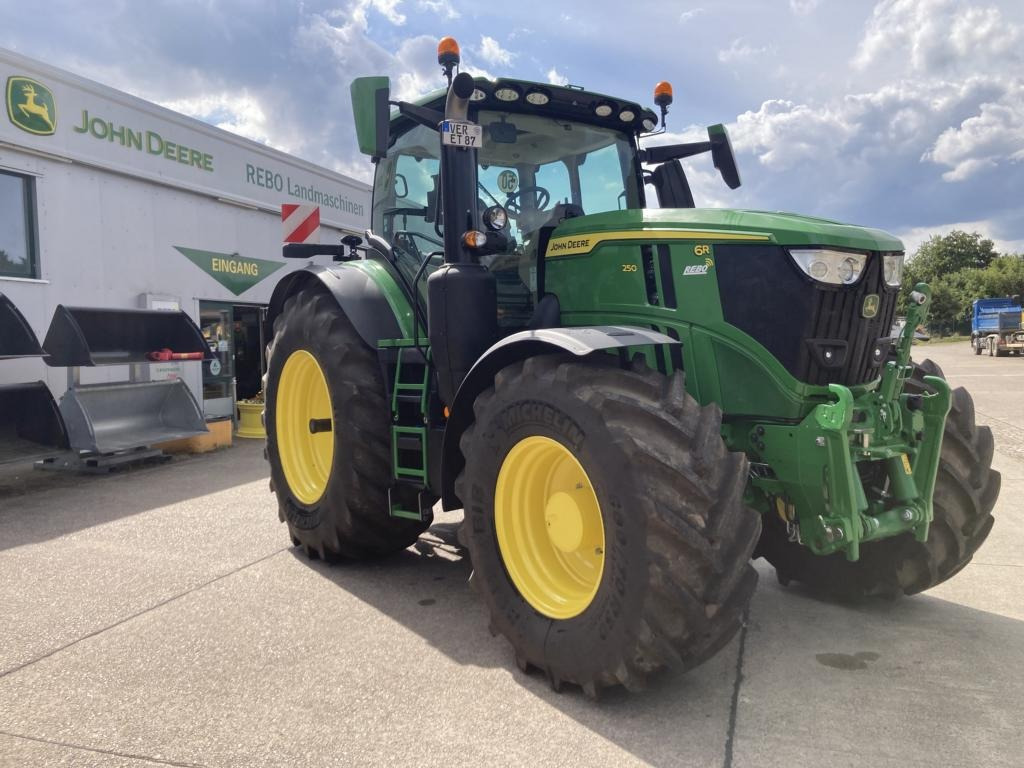 Traktor John Deere 6R250: slika 10