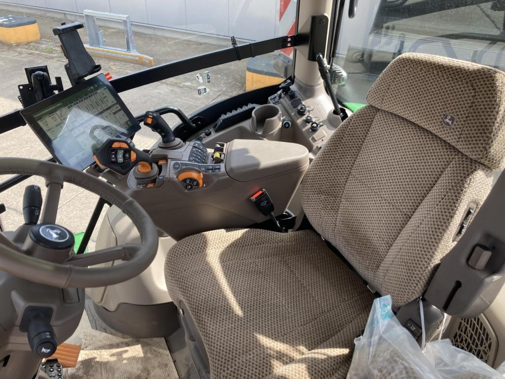 Traktor John Deere 6R250: slika 8