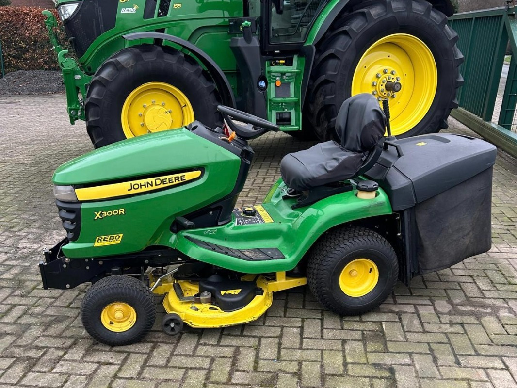 John Deere X305R RASENTRAKTOR (MY11) - Kosačica: slika 1 John Deere X305R RASENTRAKTOR (MY11) - Kosačica: slika 1