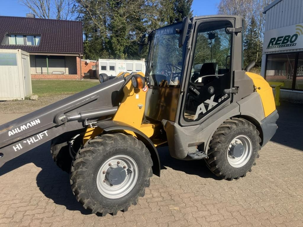 MECALAC AX 850 - Utovarivač točkaš: slika 1 MECALAC AX 850 - Utovarivač točkaš: slika 1