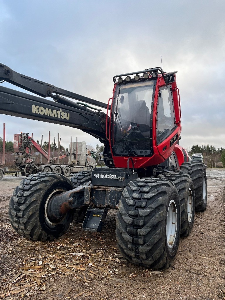 Komatsu 911 - Kombajn za šumarstvo: slika 1 Komatsu 911 - Kombajn za šumarstvo: slika 1