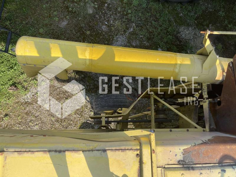Kombinovani kombajn New Holland CLAYSON 1540: slika 10