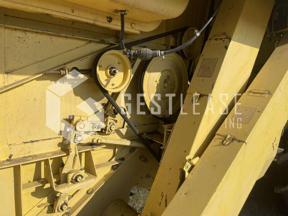 Kombinovani kombajn New Holland CLAYSON 1540: slika 21